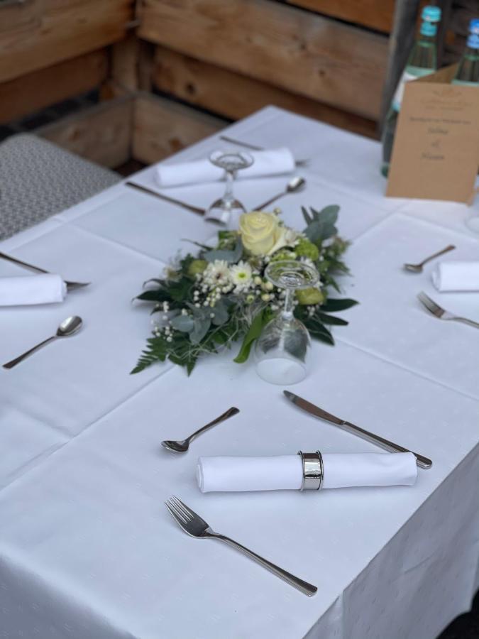 Gollheim Hotel Restaurant Goldenes Ross מראה חיצוני תמונה