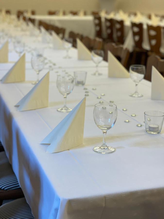 Gollheim Hotel Restaurant Goldenes Ross מראה חיצוני תמונה