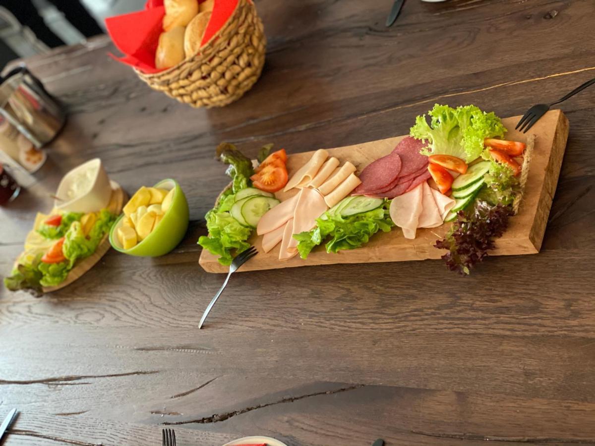 Gollheim Hotel Restaurant Goldenes Ross מראה חיצוני תמונה