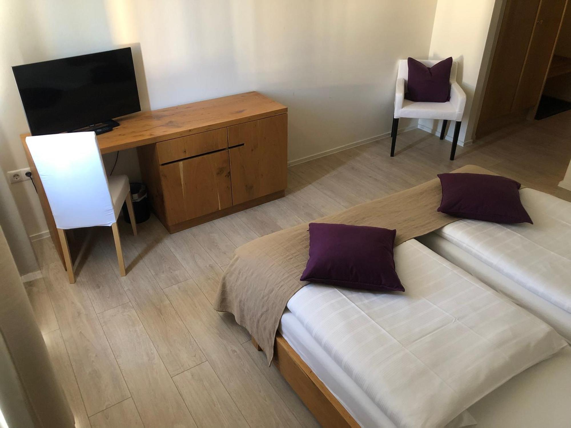 Gollheim Hotel Restaurant Goldenes Ross חדר תמונה
